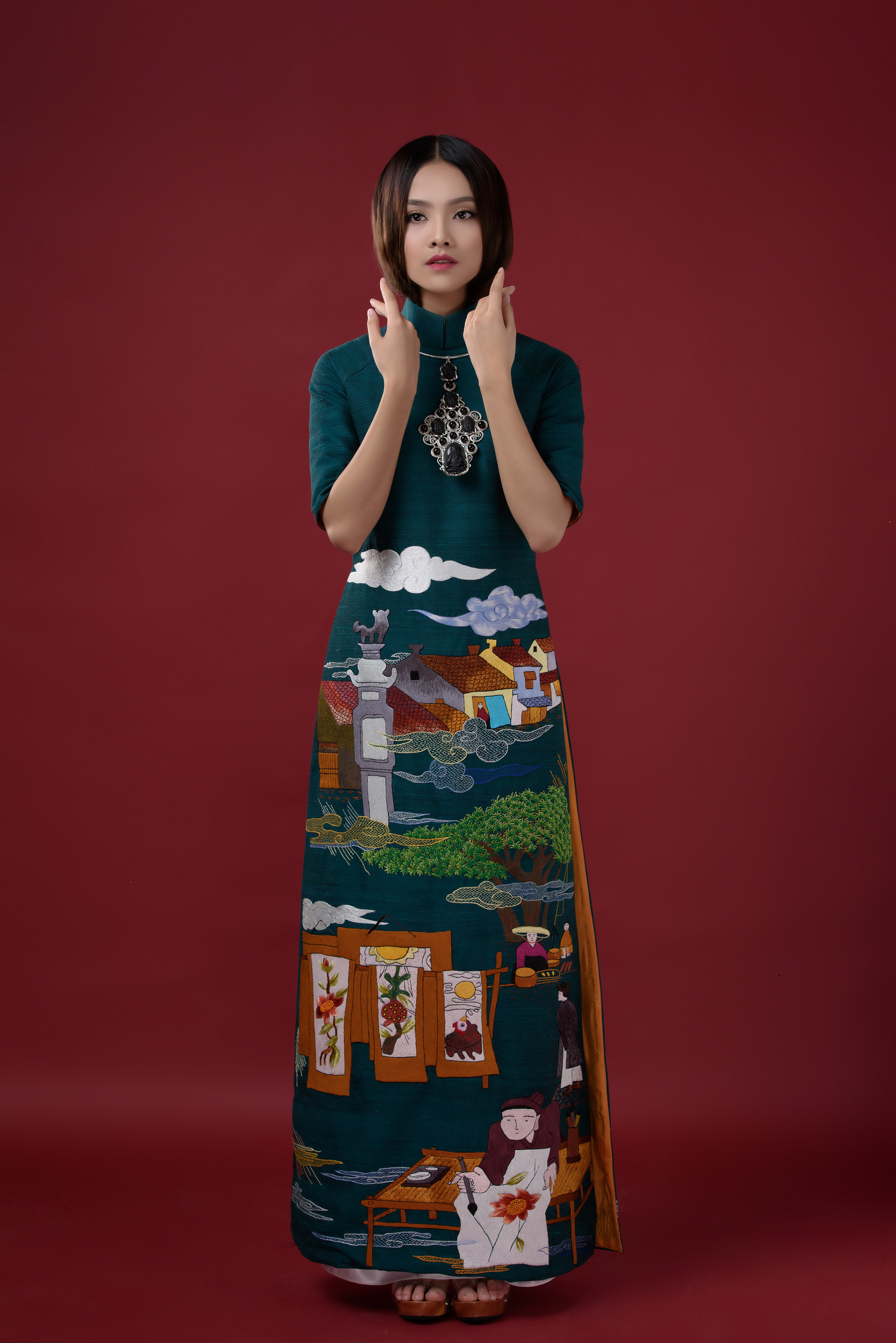 Tố Như ho&aacute; n&agrave;ng thơ trong huyền thoại &lsquo;Cổng l&agrave;ng&rsquo;