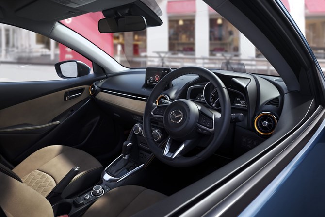Mazda2 2017 gi&aacute; si&ecirc;u rẻ c&oacute; g&igrave; hấp dẫn?