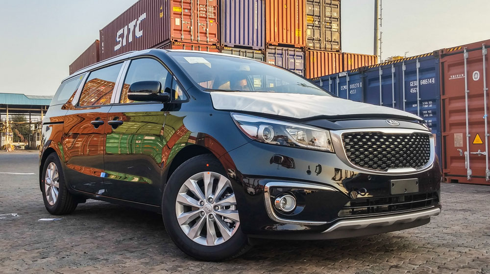Cận cảnh chiếc xe Kia Sedona 2016 đang được giảm gi&aacute; cả trăm triệu đồng