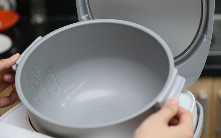 Những th&oacute;i quen tai hại khiến nồi cơm điện nhanh &lsquo;xuống cấp&rsquo;