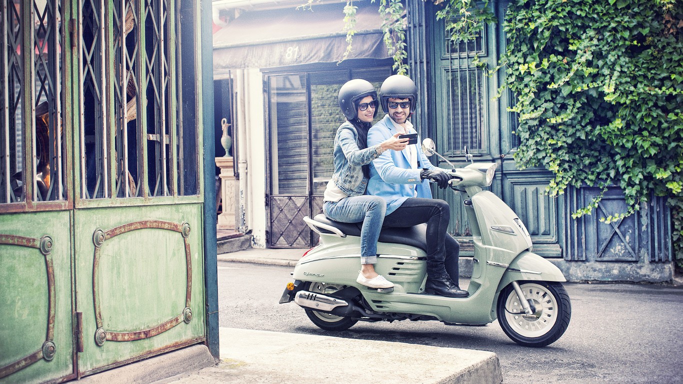 Peugeot Django đối thủ của Vespa c&oacute; g&igrave; đặc biệt?