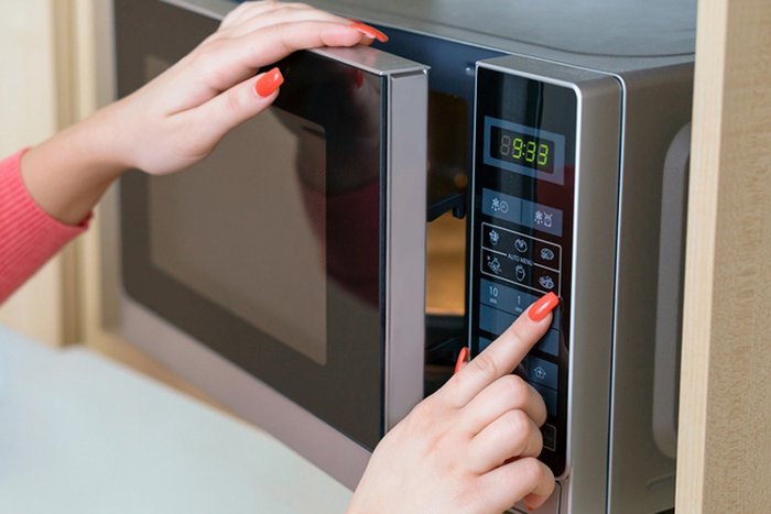 Những th&oacute;i quen cần loại bỏ ngay khi d&ugrave;ng l&ograve; vi s&oacute;ng