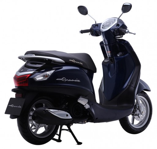 So s&aacute;nh hai chiếc xe tay ga Honda Vision v&agrave; Yamaha Grande
