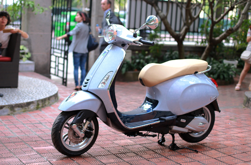 Vespa Primavera gi&aacute; hơn 400 triệu tại Việt Nam c&oacute; g&igrave; hay?