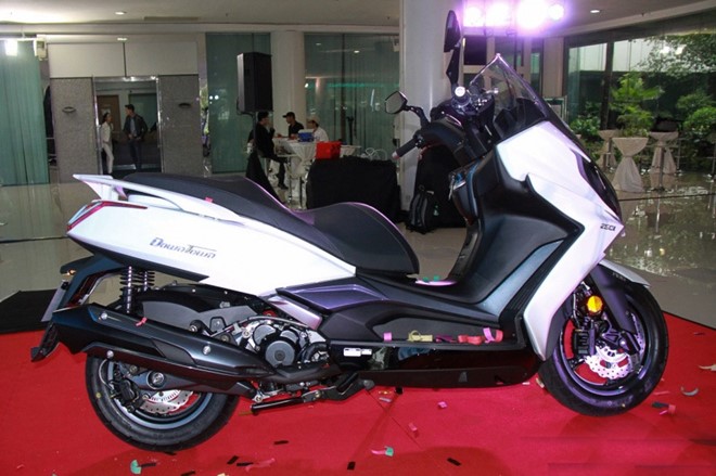 Xe ga 250 ph&acirc;n khối Kymco Downtown ch&iacute;nh thức &lsquo;tr&igrave;nh l&agrave;ng&rsquo;