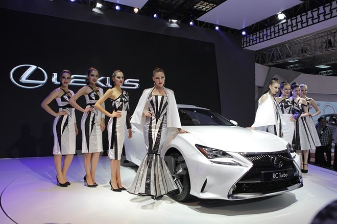 Lexus RC Turbo chốt gi&aacute; gần 3 tỷ tại thị trường Việt c&oacute; g&igrave; hay?