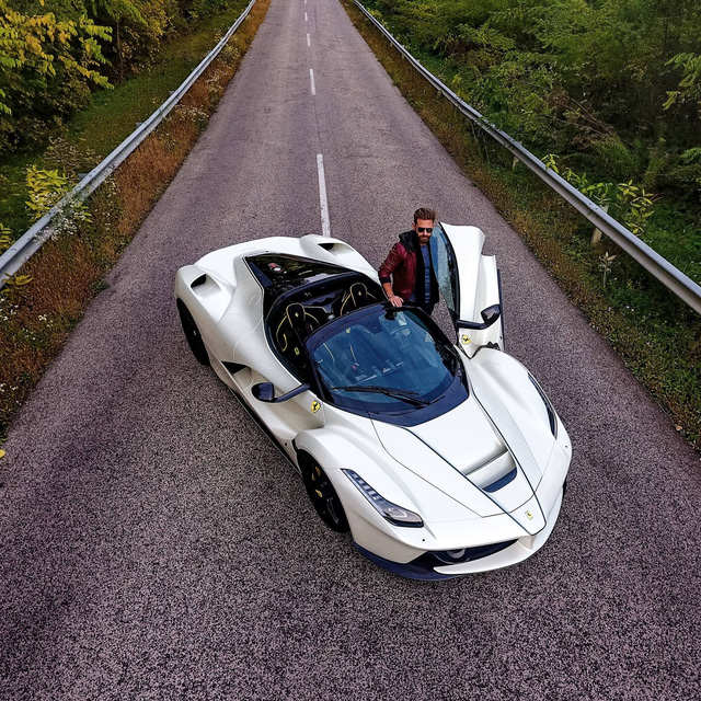 Ferrari LaFerrari Aperta chiếc xe đắt thứ hai thế giới c&oacute; g&igrave; hay