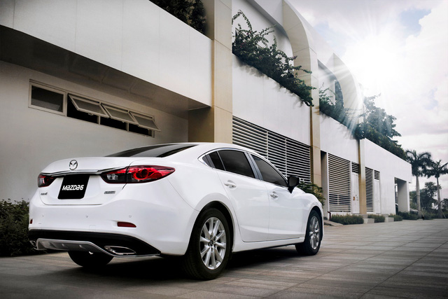 Mazda 6 gi&aacute; chỉ 829 triệu tại thị trường Việt