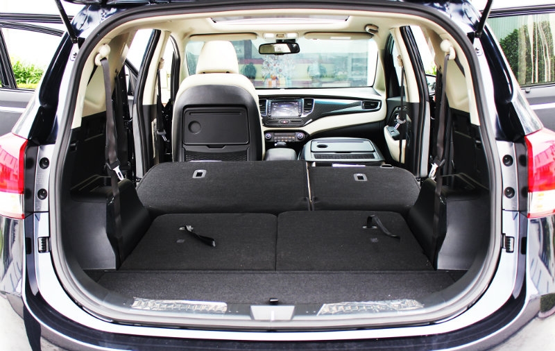 Kia Rondo 2017 gi&aacute; chỉ 654 triệu vừa xuất hiện tại Việt Nam