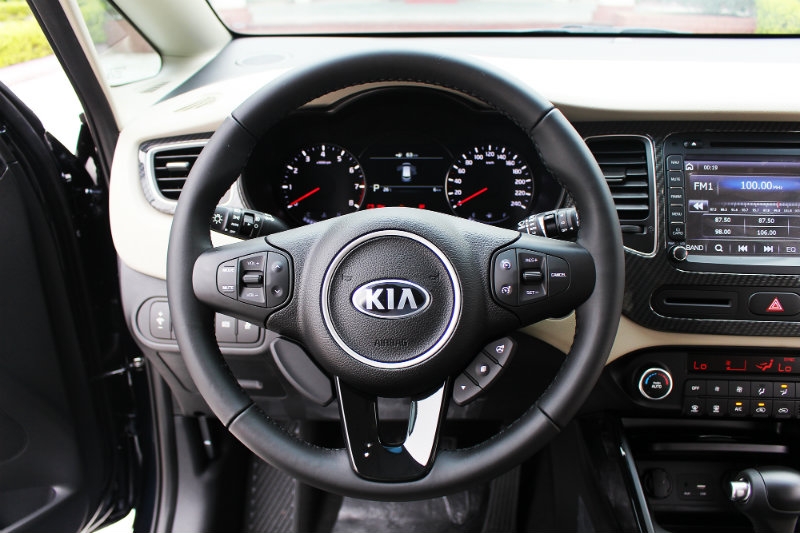 Kia Rondo 2017 gi&aacute; chỉ 654 triệu vừa xuất hiện tại Việt Nam