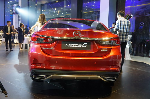 Mazda 6 2017 gi&aacute; 975 triệu ở thị trường Việt c&oacute; g&igrave; hay