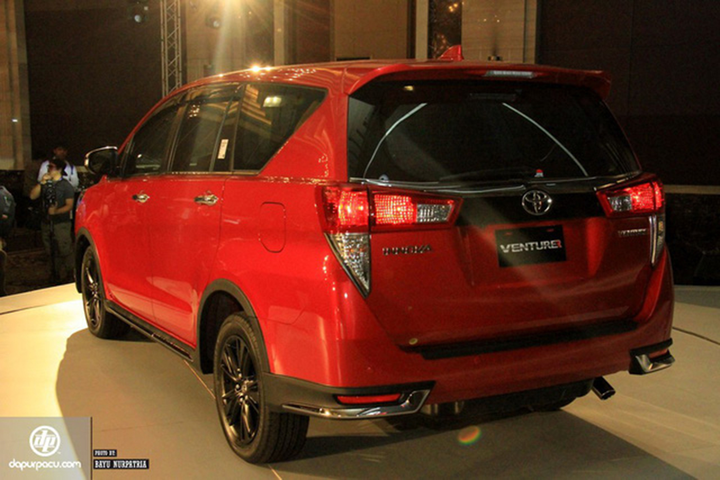 Toyota Innova phi&ecirc;n bản cao cấp gi&aacute; từ 655 triệu c&oacute; g&igrave; hay?
