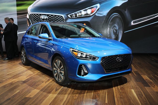 Hyundai Elantra GT 2018 vừa xuất đầu lộ diện c&oacute; g&igrave; hay