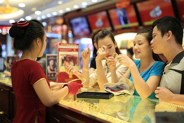 Gi&aacute; v&agrave;ng h&ocirc;m nay ng&agrave;y 3/4/2017 tiếp tục sụt giảm mạnh