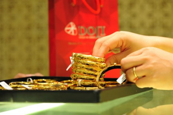 Gi&aacute; v&agrave;ng h&ocirc;m nay 18/4 chốt buổi s&aacute;ng v&agrave;ng giảm đồng loạt