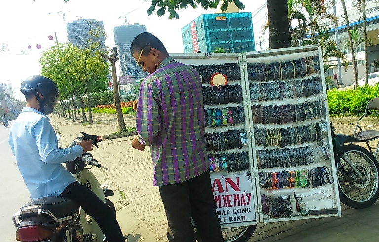 C&aacute;ch ph&acirc;n biệt k&iacute;nh mắt thật giả nhanh ch&oacute;ng nhất