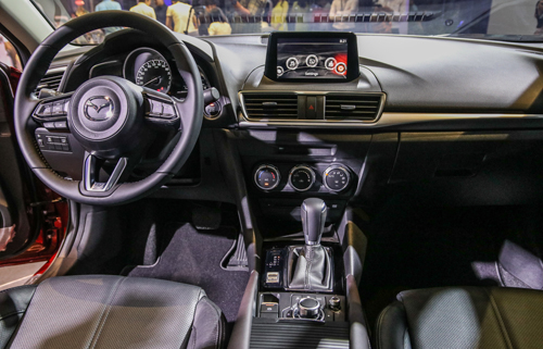 Mazda3 2017 chốt gi&aacute; 690 triệu đồng tại thị trường Việt c&oacute; g&igrave; mới?