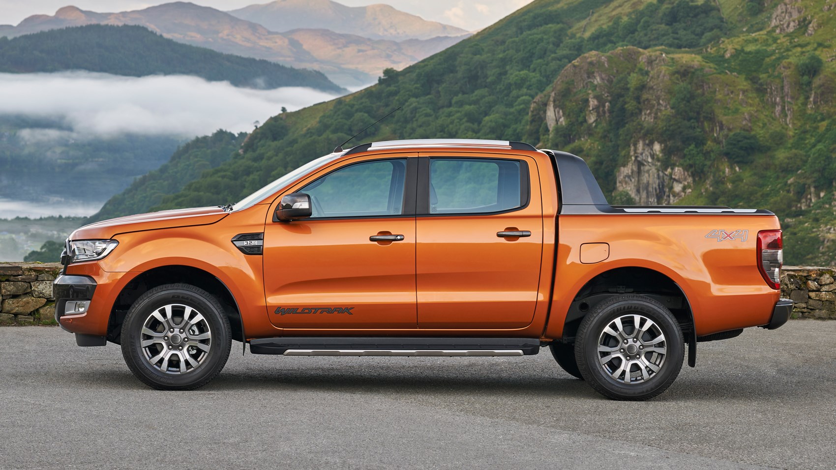 Ford Ranger chiếc xe b&aacute;n tải b&aacute;n chạy nhất c&oacute; n&ecirc;n mua