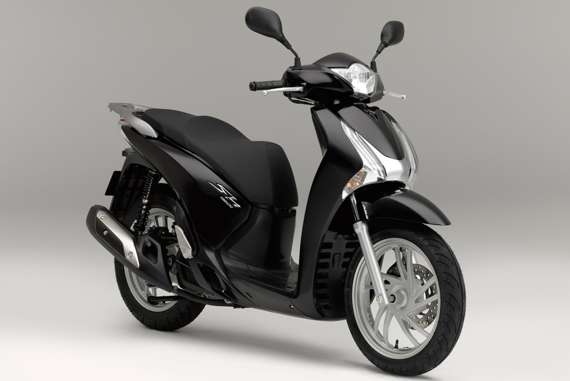 Tại sao chỉ 1 v&agrave;i mẫu xe m&aacute;y bị tăng ph&iacute; trước bạ?