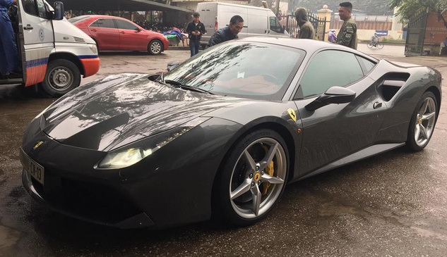 Chiếc si&ecirc;u xe Ferrari 488 GTB mới được Cường Đ&ocirc; La &lsquo;tậu&rsquo; c&oacute; g&igrave; hay?