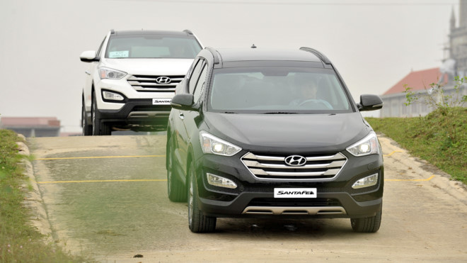 Hyundai SantaFe lắp r&aacute;p ở Việt Nam ch&iacute;nh thức &lsquo;tr&igrave;nh l&agrave;ng&rsquo;