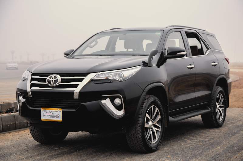 Tăng gi&aacute; v&ugrave; v&ugrave;, liệu Toyota Fortuner c&oacute; c&ograve;n &lsquo;hot&rsquo; trong th&aacute;ng 6/2017?