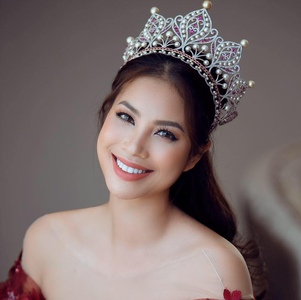 Kh&ocirc;ng ồn &agrave;o, kh&ocirc;ng ph&ocirc; diễn Phạm Hương đ&atilde; &lsquo;lấy l&ograve;ng&rsquo; c&ocirc;ng ch&uacute;ng bằng c&aacute;ch g&igrave;?