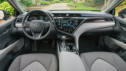 Toyota Camry 2018 vừa chốt gi&aacute; khoảng 534 triệu đồng c&oacute; g&igrave; hay?