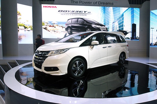 Honda v&agrave; Toyota tiếp tục cuộc chiến kh&ocirc;ng c&acirc;n sức