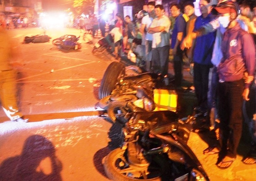Tai nạn giao th&ocirc;ng: &Ocirc; t&ocirc; đ&acirc;m h&agrave;ng loạt xe, nhiều người thương vong