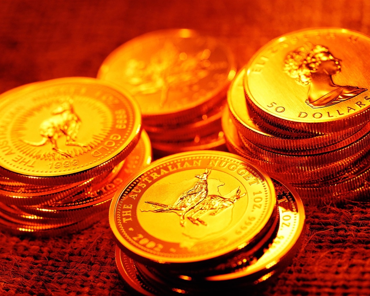 Giá vàng hôm nay ngày 31/8: USD phục hồi, vàng ‘hạ nhiệt’