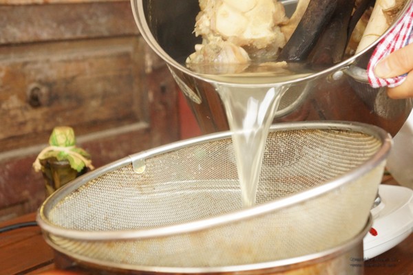 Những th&oacute;i quen n&agrave;y của mẹ khiến b&eacute; m&atilde;i thấp l&ugrave;n