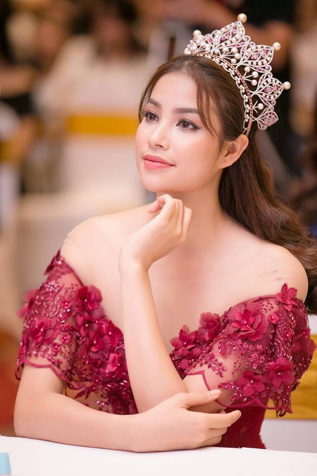 H&agrave;nh tr&igrave;nh &lsquo;lột x&aacute;c&rsquo; ngoạn mục của Phạm Hương sau 7 năm bước ch&acirc;n v&agrave;o showbiz