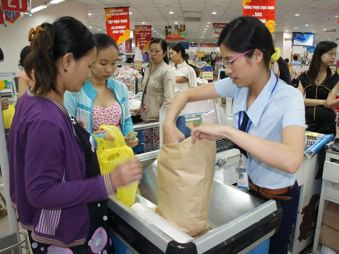 Thị trường cuối năm: C&aacute;c si&ecirc;u thị &lsquo;chạy đua&rsquo; khuyến m&atilde;i