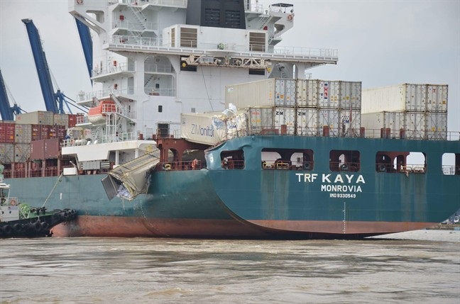 Tiến h&agrave;nh điều tra vụ hai t&agrave;u &lsquo;khủng&rsquo; đ&acirc;m nhau tr&ecirc;n s&ocirc;ng Đồng Nai
