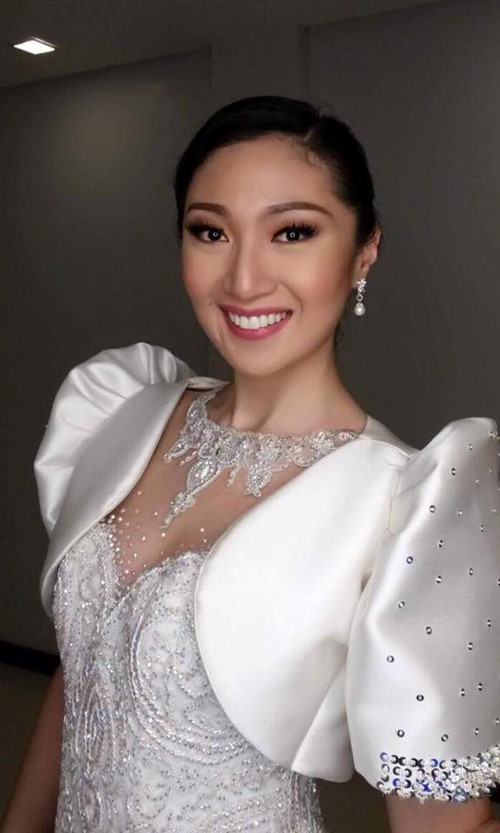Nhiều người bất ngờ trước nhan sắc của Miss Earth 2017 v&agrave; để lại h&agrave;ng trăm b&igrave;nh luận ch&ecirc; bai tr&ecirc;n Fanpage cuộc thi