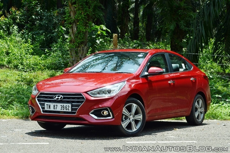 B&aacute;n &lsquo;chạy như t&ocirc;m tươi&rsquo;, xe si&ecirc;u rẻ Hyundai Verna 2017 bất ngờ tăng gi&aacute;