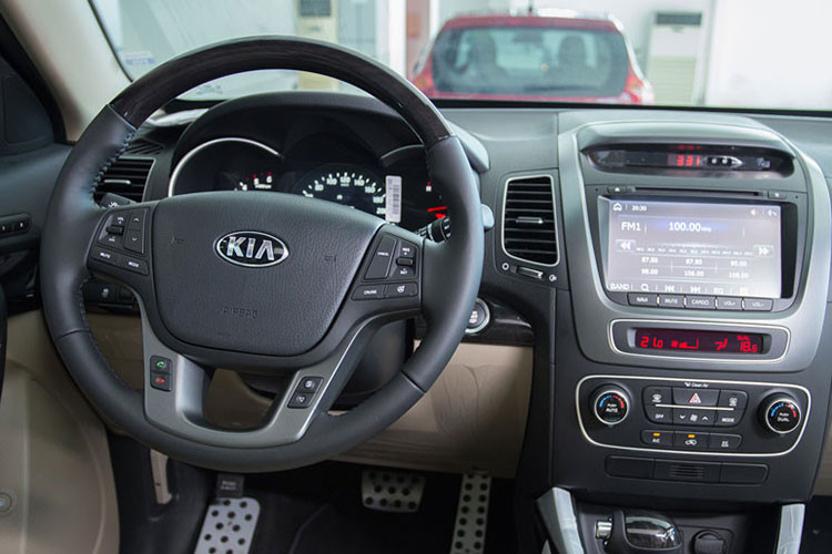 &lsquo;Ph&aacute;t sốt&rsquo; chiếc Kia Sorento gi&aacute; chỉ hơn 700 triệu tại Việt Nam