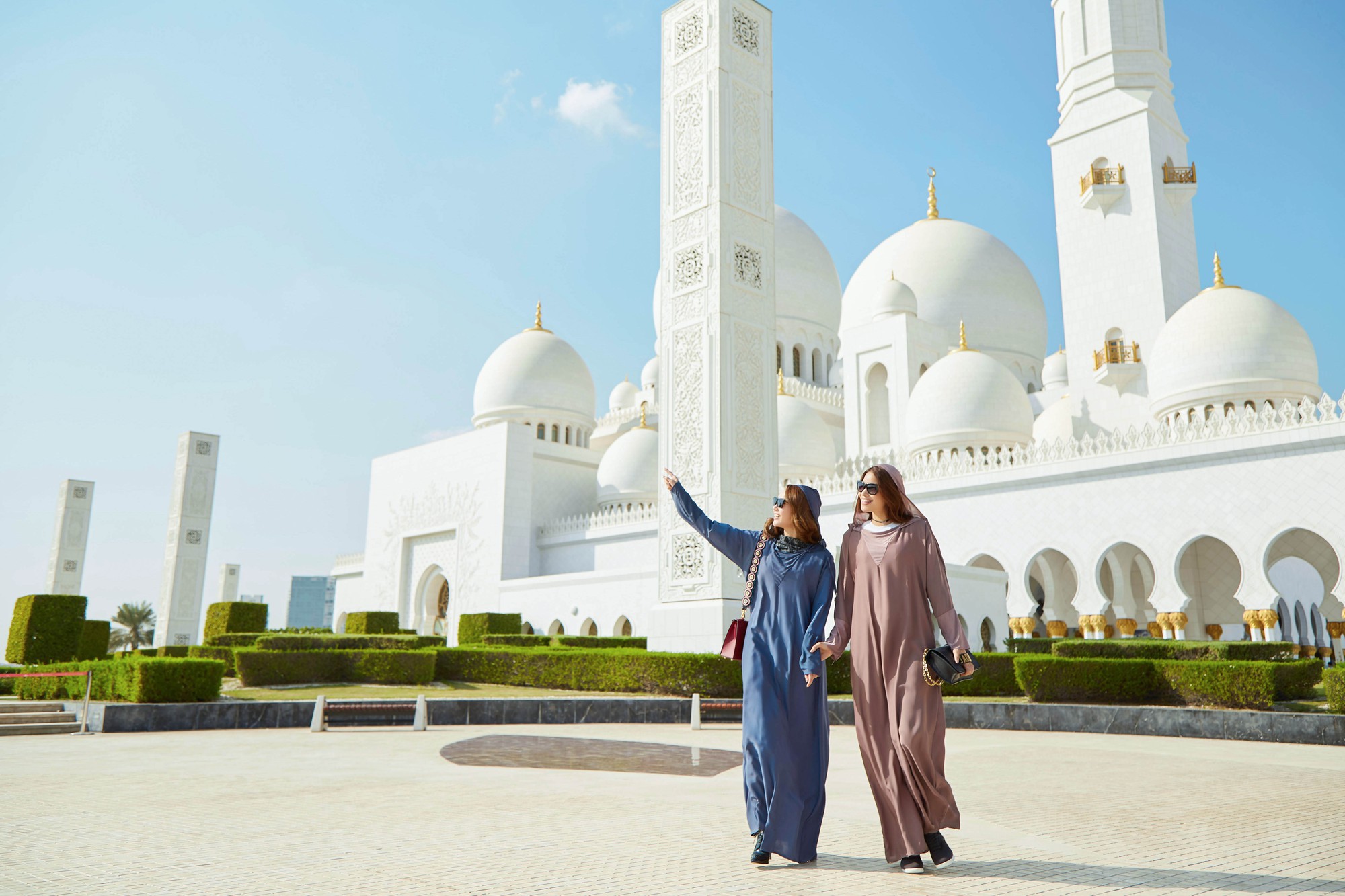 Phạm Hương khoe nhan sắc đẹp h&uacute;t hồn, tỏa s&aacute;ng tại Dubai
