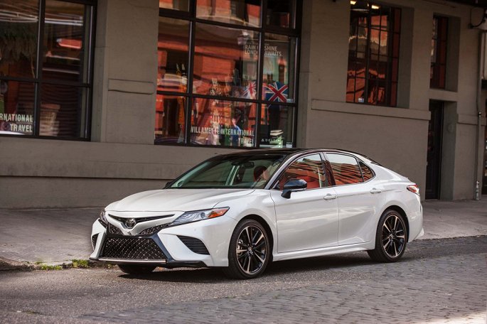 Toyota Camry 2018 gi&aacute; hơn 400 triệu khiến người Việt &lsquo;ph&aacute;t th&egrave;m&rsquo;