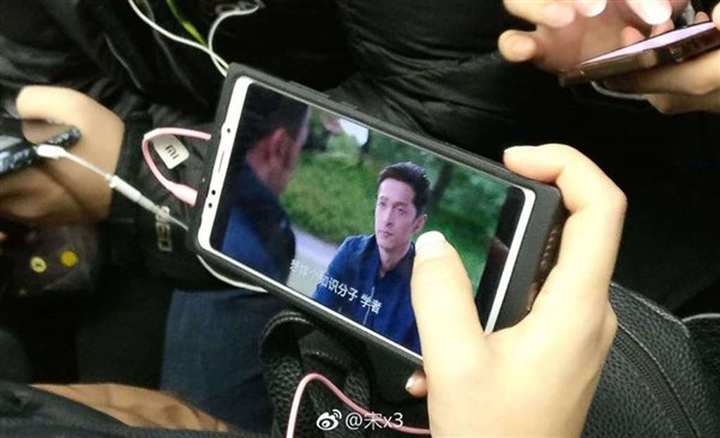 R&ograve; rỉ những h&igrave;nh ảnh đầu ti&ecirc;n của chiếc điện thoại gi&aacute; rẻ Xiaomi R1