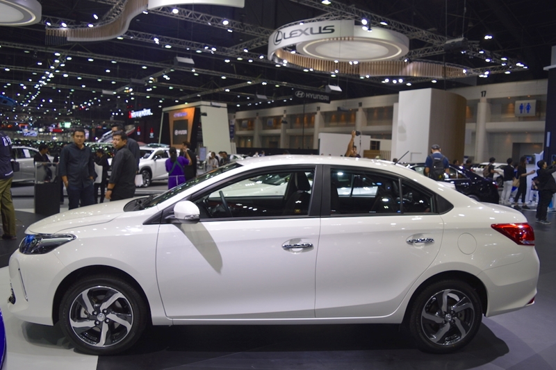 Cận cảnh Toyota Vios 2017 đẹp &lsquo;long lanh&rsquo; gi&aacute; chỉ 425 triệu đồng