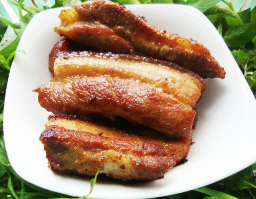 C&aacute;ch l&agrave;m thịt ba chỉ chi&ecirc;n mắm cả nh&agrave; đều m&ecirc;