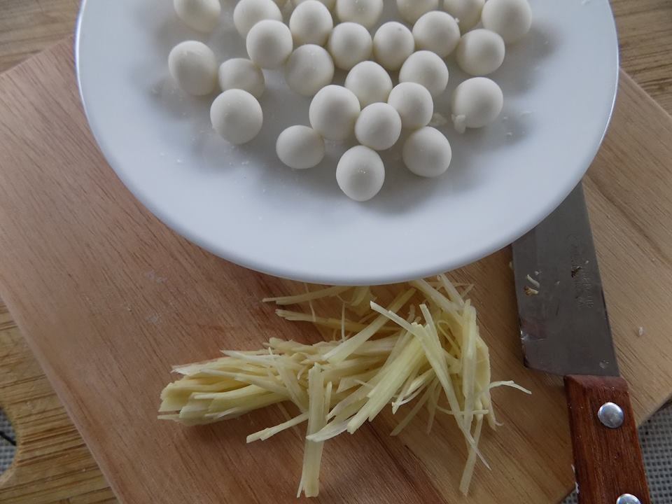 C&aacute;ch nấu ch&egrave; gừng đậu đen ấm bụng ng&agrave;y đ&ocirc;ng lạnh