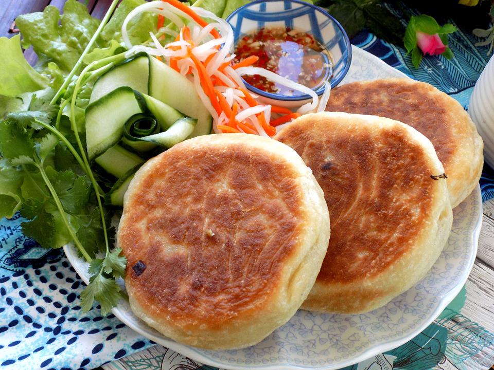 C&aacute;ch l&agrave;m b&aacute;nh r&aacute;n mặn tuyệt ngon cả nh&agrave; đều th&iacute;ch