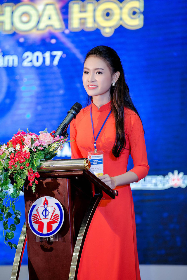 &lsquo;C&ocirc; g&aacute;i v&agrave;ng&rsquo; Hoa hậu Việt Nam gi&agrave;nh giải Nhất sinh vi&ecirc;n nghi&ecirc;n cứu khoa học