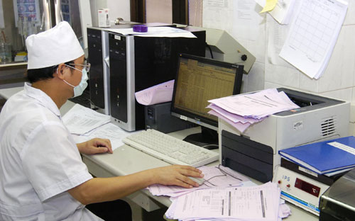 Ng&agrave;nh y tế đẩy mạnh ứng dụng CNTT trong kh&aacute;m chữa bệnh
