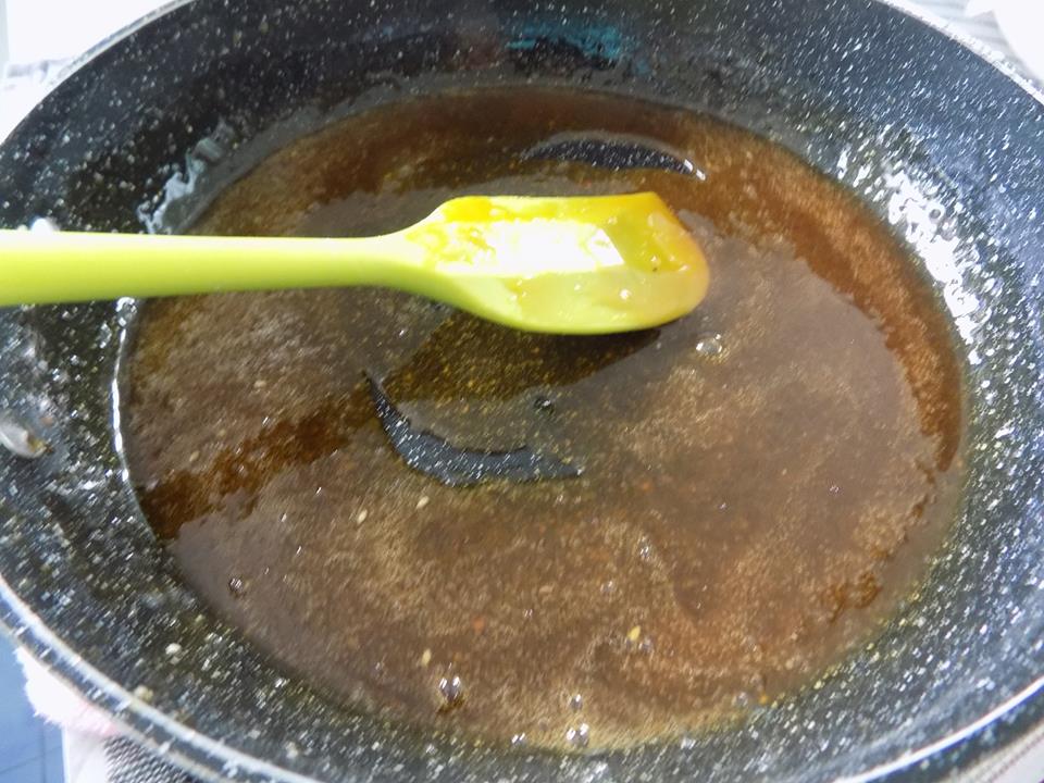 C&aacute;ch l&agrave;m kẹo m&egrave; xửng gi&ograve;n thơm đ&oacute;n Tết