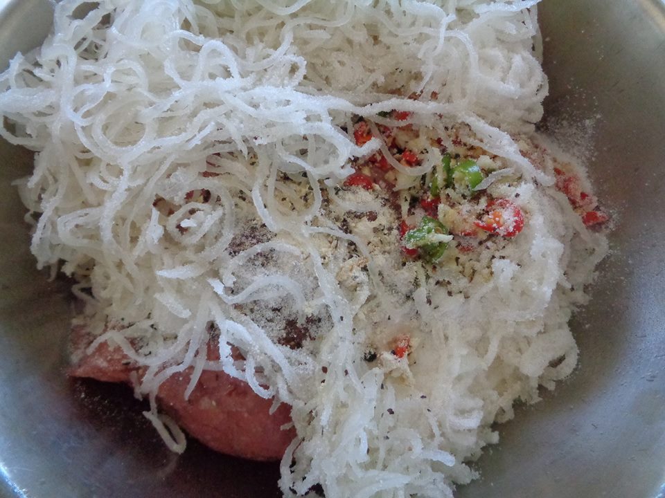 C&aacute;ch l&agrave;m nem chua tại nh&agrave; vừa đảm bảo lại cực kỳ thơm ngon