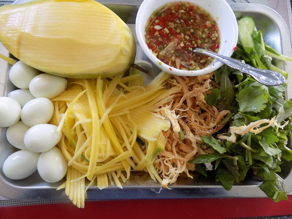 C&aacute;ch l&agrave;m b&aacute;nh tr&aacute;ng trộn chua cay cho chị em th&iacute;ch ăn vặt